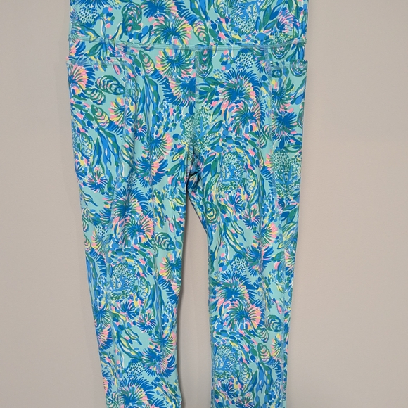 Lilly Pulitzer Pants - Lilly Pulitzer Luxletic 21" South Beach High Rise Crop Leggings